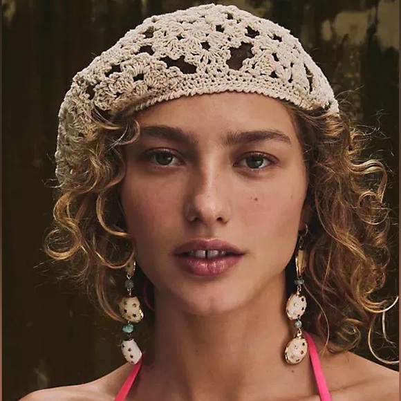 NWT Free People Bahama Baby Shell Earrings - Picture 2 of 4